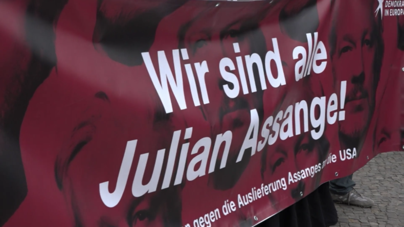 Assange-Anhänger verurteilen auf Berliner Kundgebung jüngstes Gerichtsurteil