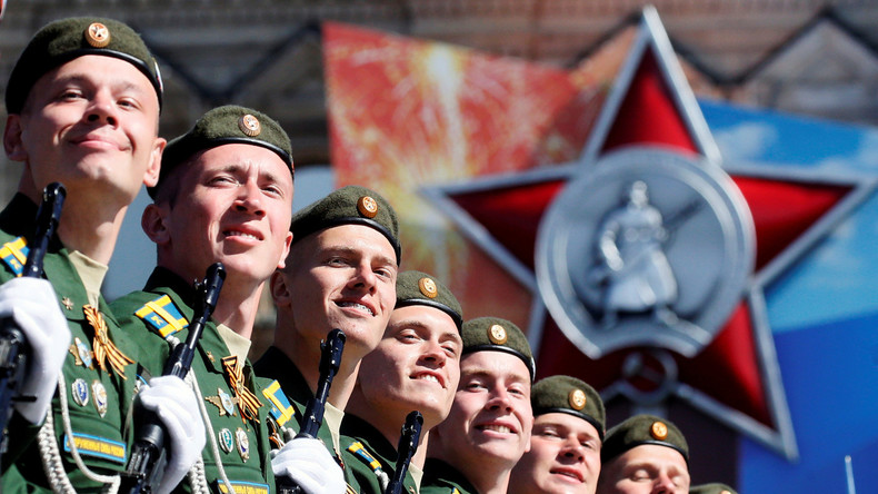 Ankündigung: RT zeigt Militärparade am Tag des Sieges in Moskau live auf Deutsch (Video)