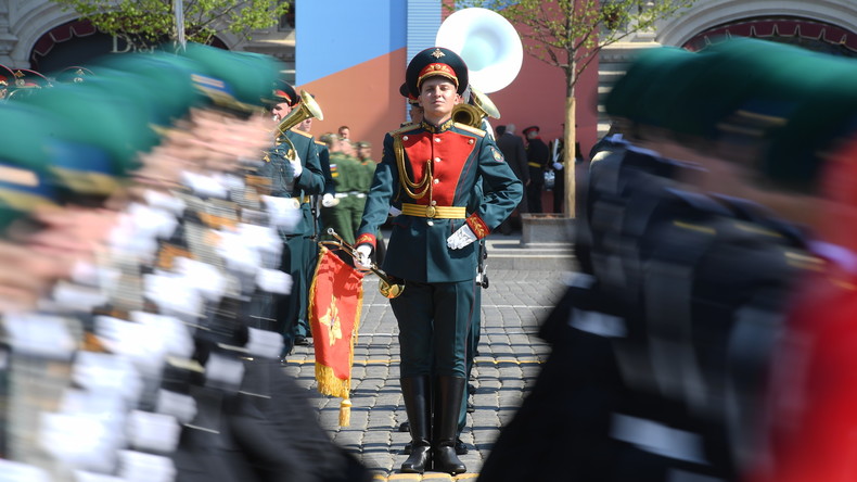 LIVE: Militärparade in Moskau am 74. Jahrestag des Sieges im Großen Vaterländischen Krieg 