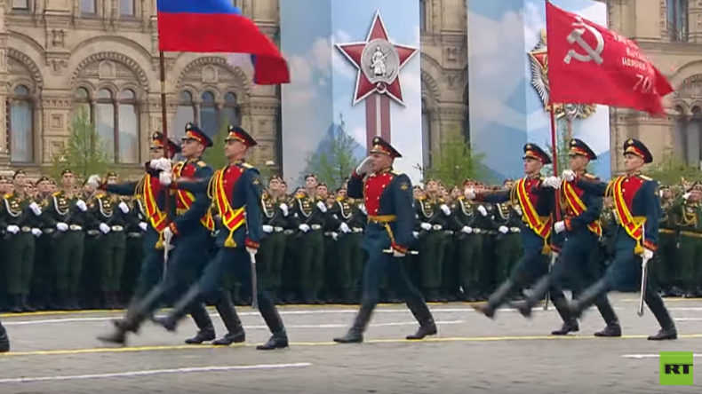 RT-Spezial vom Roten Platz: Kriegsveteranen bei Siegesparade in Moskau (Video)