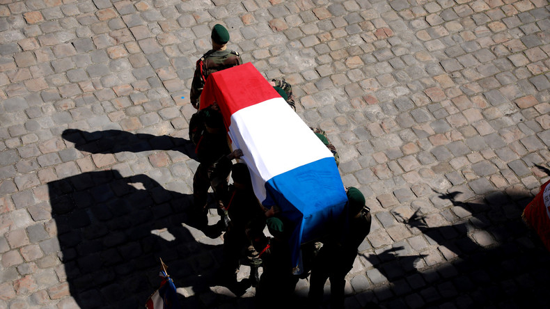 Drama in Burkina Faso: Frankreich ehrt tote Elite-Soldaten - Unverständnis für Abenteuer-Touristen
