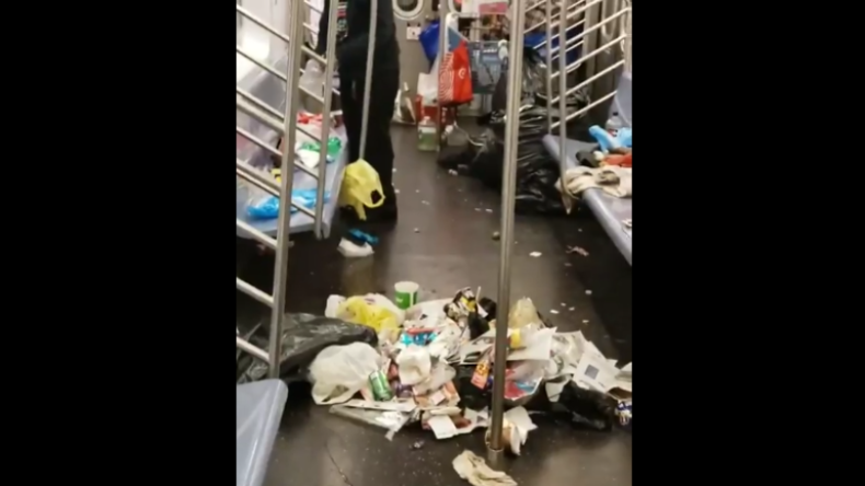 Metro in der New Yorker Bronx gleicht einer Müllhalde