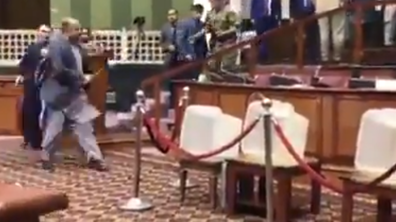 Afghanischer Politiker zieht bei Sitzung im Parlament Messer und geht auf Gegner los
