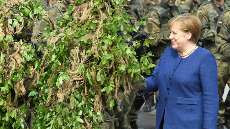 Merkel bei der Bundeswehr: "Höhere Rüstungsausgaben, weil die Partner das erwarten"