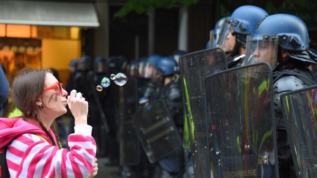 LIVE: Gelbwesten demonstrieren am Internationalen Tag der Arbeit in Paris