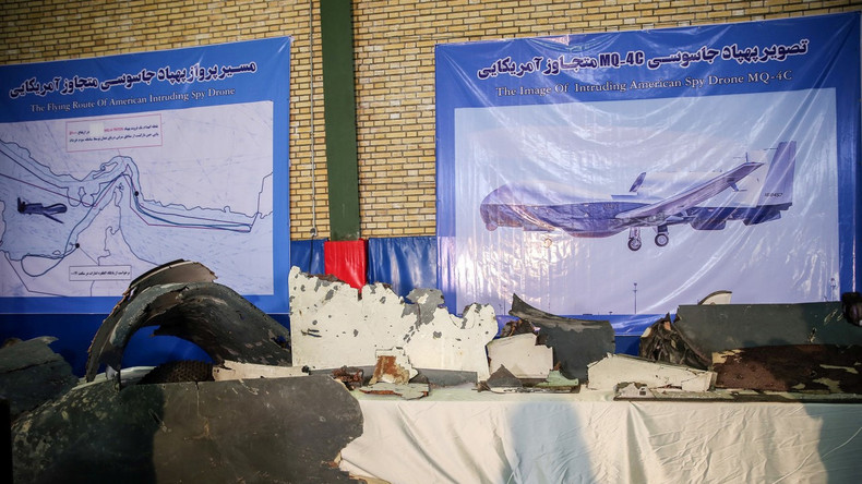Iran präsentiert Wrackteile der abgeschossenen US-Spionagedrohne RQ-4 Global Hawk