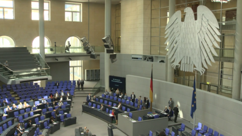 Merkel verteidigt Sanktionen gegen Russland bei Fragestunde im Bundestag