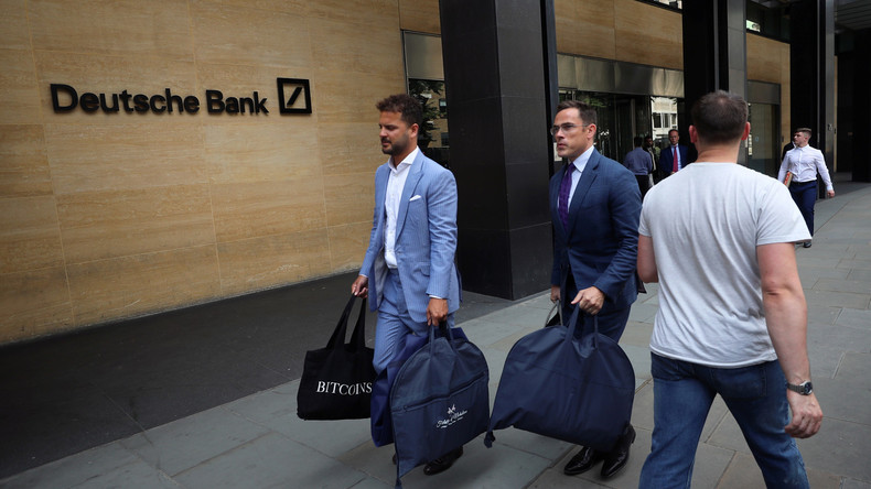 Zeitgleich mit Massenentlassungen: Deutsche Bank lässt Luxusschneider kommen
