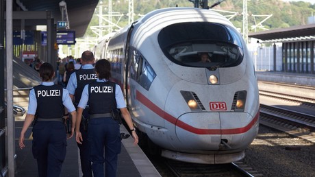 Frankfurt am Main: Kind vor einfahrenden ICE gestoßen - Mann festgenommen