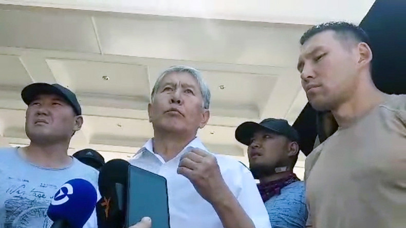 Kirgisistan: "Schießt nicht auf eigene Leute", warnt Ex-Präsident Atambajew nach verpatzter Razzia
