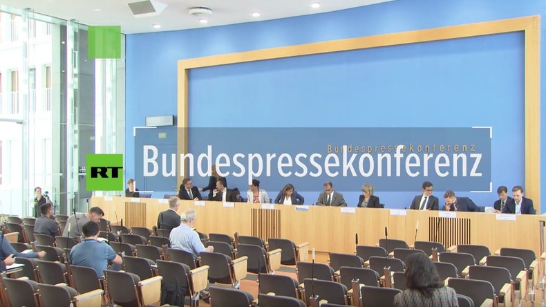 Bundespressekonferenz: Würde Kanzlerin Angela Merkel Abzug von US-Truppen und Atomwaffen begrüßen?