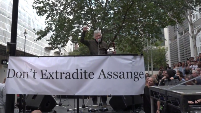 Breites Schweigen in Medien über Roger-Waters-Konzert zur Unterstützung von Julian Assange