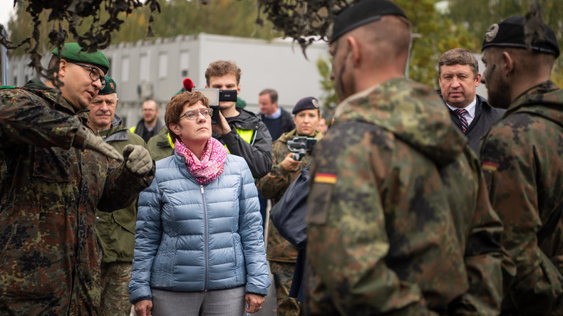 Kramp-Karrenbauer im Baltikum – Mögliche Ausweitung des NATO-Militäreinsatzes