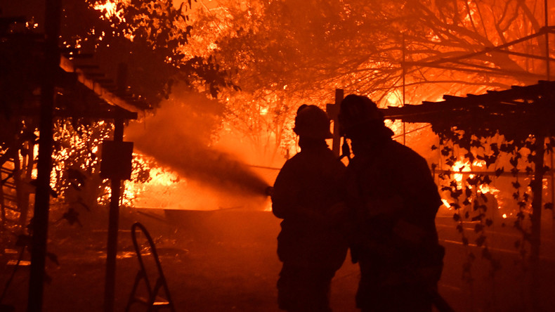 Waldbrände in Kalifornien zwingen Tausende zur Flucht