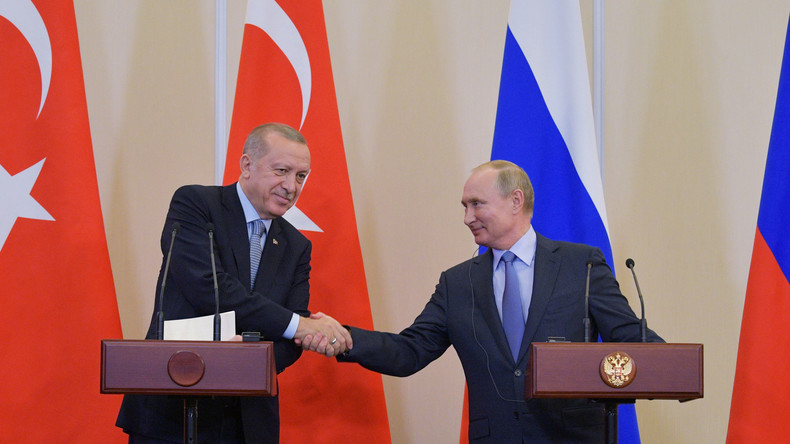 Putin und Erdoğan einig: Stationierung russischer und syrischer Truppen außerhalb türkischer Zone