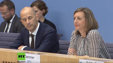 Wieso verstößt türkische Invasion gegen Völkerrecht aber nicht Tausende US-Soldaten in Syrien?