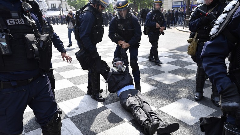 Le Monde: Polizei hat seit November 2018 mehr als 10.000 Gelbwesten festgenommen