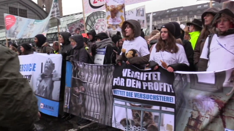 Hamburg: Nach Horror-Bildern aus Tierversuchslabor – Tausende protestieren gegen LPT
