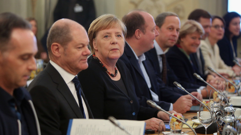 Neue Umfrage: Vertrauen der Deutschen in Staat und Regierung schwindet rapide