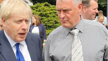 Großbritannien: Tory-Kandidat jubelt Medien guten Freund als "enttäuschten Labour-Wähler" unter