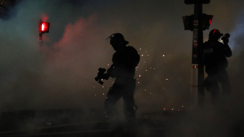 Frankreich: Bei Demonstration eingesetzte Tränengasgranate ist "Kriegswaffe" (Video)