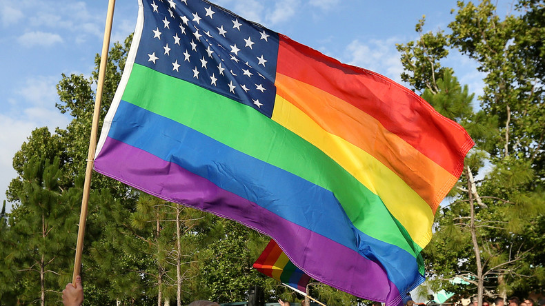 USA: 15 Jahre Haft wegen Verbrennung von Regenbogenflagge