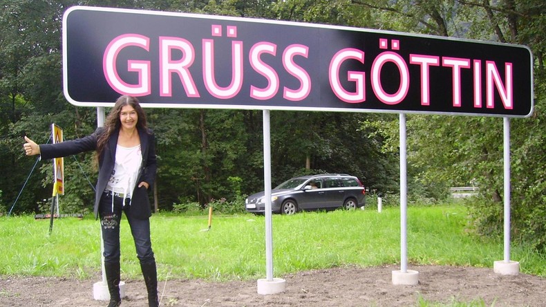 Aus "Göttin" wird "Gott": Umstrittenes Straßenschild in Innsbruck beschmiert