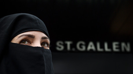 Minarette nein, Rial ja: Die speziellen Beziehungen zwischen der Schweiz und Saudi-Arabien