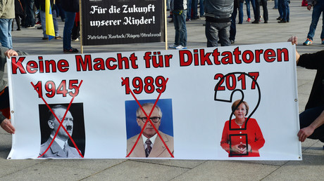 Geschenk an Rechtsextreme – Mahnmal für Opfer der "kommunistischen Gewaltherrschaft"