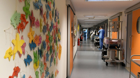 Personalnot in Kliniken: Bessere Bezahlung von Pflegekräften gefordert