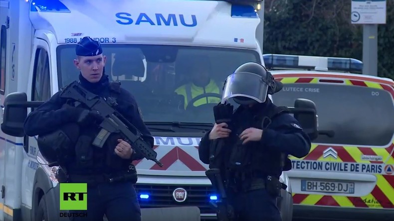 LIVE: Nach bewaffnetem Angriff bei Paris – 2 Tote und mehrere Verletzte