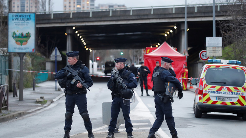 Frankreich: Terrorverdacht nach tödlicher Messerattacke bei Paris