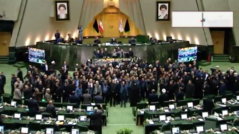 Iran nach US-Attentat auf beliebten Top-General: Abgeordnete rufen im Parlament "Tod für Amerika"