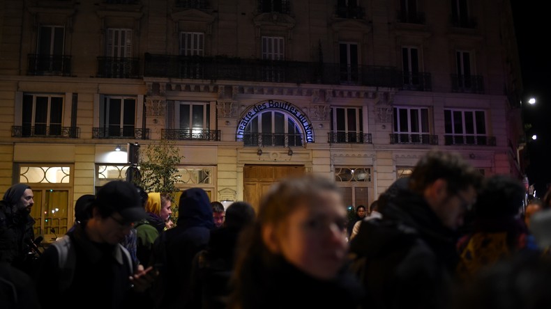 "Soll ich ihm den George Bush machen?" – Demonstranten stören Emmanuel Macron beim Theaterbesuch