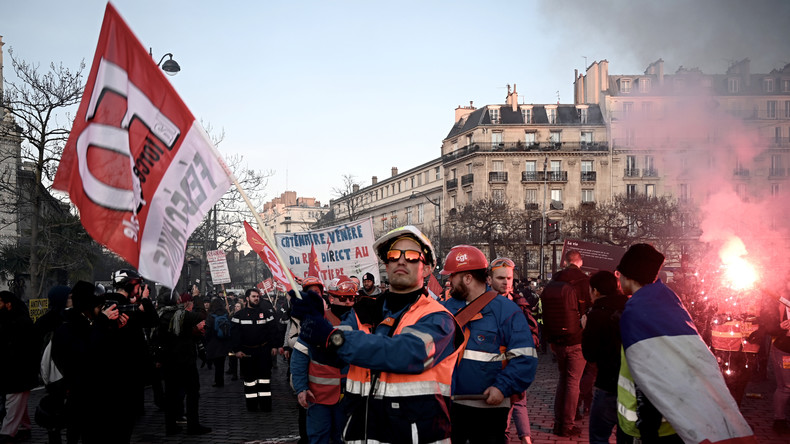LIVE: Paris – Proteste gegen Macrons Rentenreformpläne gehen weiter