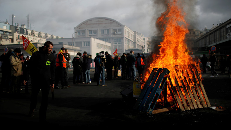 Frankreichs Wirtschaft leidet unter dem Druck massiver Proteste