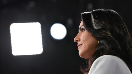 "Liebling der Russen": Tulsi Gabbard verklagt Hillary Clinton wegen Verleumdung