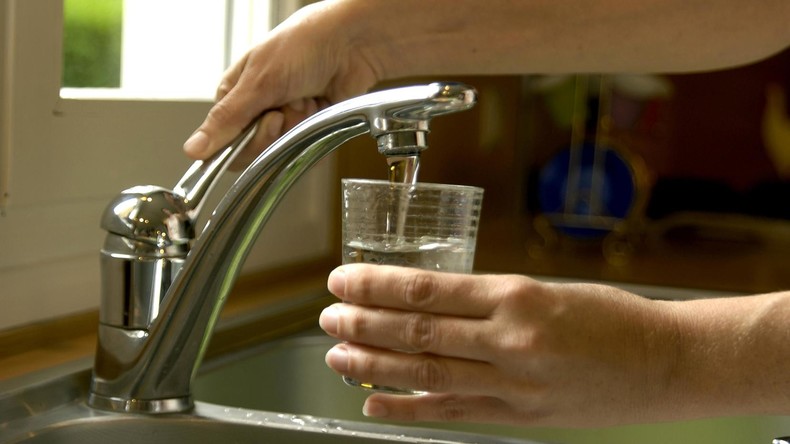 Cocktails auf Kosten des Hauses: Konfiszierte Spirituosen landen nach Entsorgung in Wasserleitung