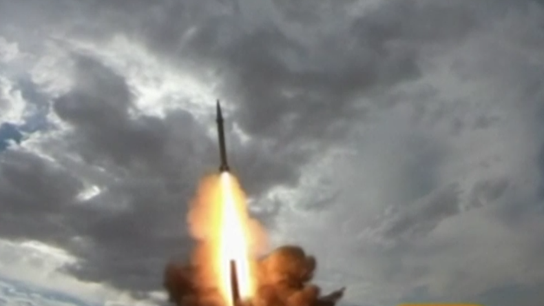 Iran enthüllt neue Rakete: "200 Kilometer mehr Reichweite"