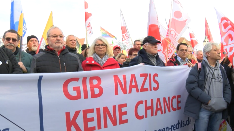 Thüringen: Tausende Antifaschisten protestieren gegen Kemmerich-Wahl und AfD