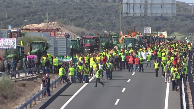 Spanien: Massenproteste von Landwirten in gelben Westen wegen zu niedriger Einnahmen