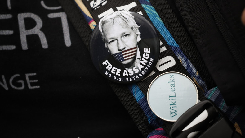 Gefängnisbesuch: Australische Abgeordnete treffen sich mit Assange (Video)