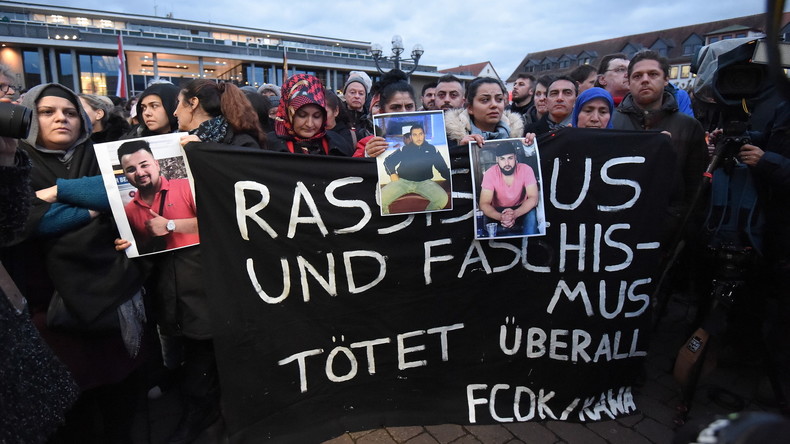 LIVE: Anschlag in Hanau - Einwohner halten Mahnwache für die Opfer