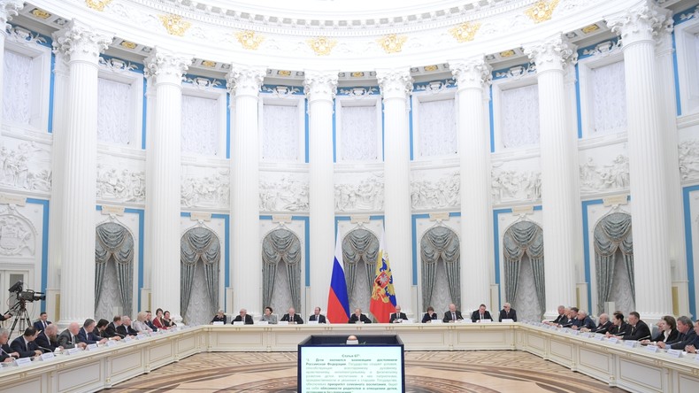 Putin nimmt Vorschlag an: Bürger sollen im April über Verfassungsänderung in Russland entscheiden