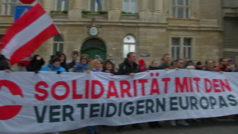 Österreich: Demonstranten danken Griechenland für die "Verteidigung unserer Grenzen"