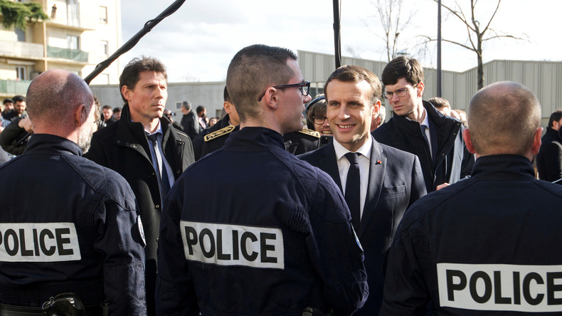 "Wir sind im Krieg": Frankreich mobilisiert Polizei zur Durchsetzung von Ausgangssperre