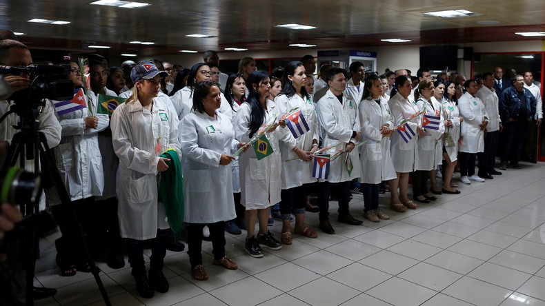 Brasilien: Erst wirft Bolsonaro Tausende kubanische Ärzte raus – jetzt bettelt er um deren Rückkehr