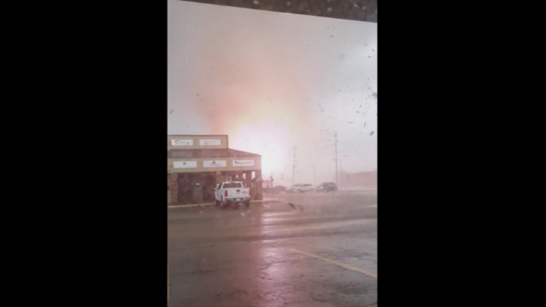 USA: Und plötzlich wütet ein Tornado vor dem Fenster – Krasse Aufnahmen aus Arkansas