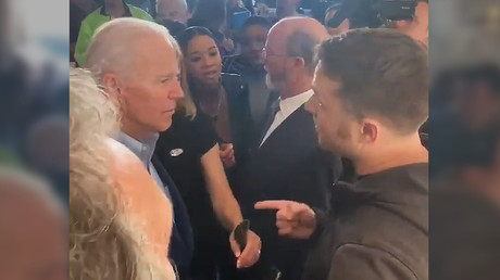 "Blut ist an Ihren Händen": US-Veteran wirft Joe Biden Beihilfe zum Mord an Millionen Irakern vor