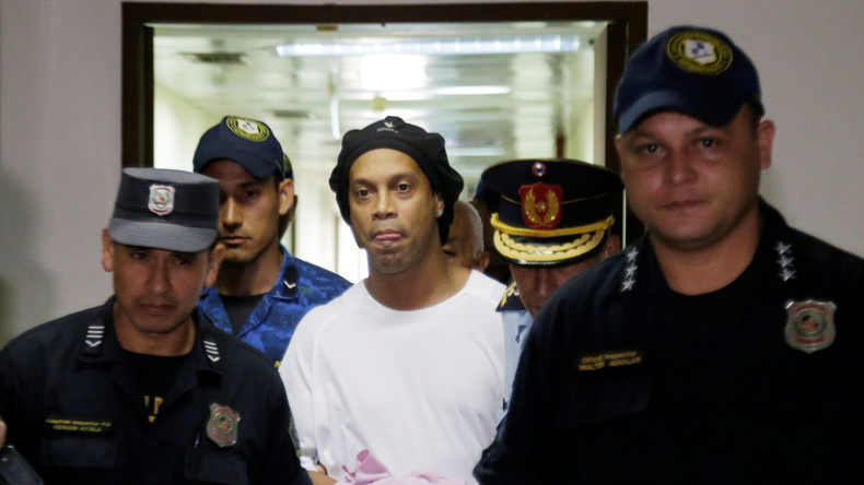 Für 1,6 Millionen US-Dollar auf Kaution raus – Der Absturz des Fußball-Magiers Ronaldinho